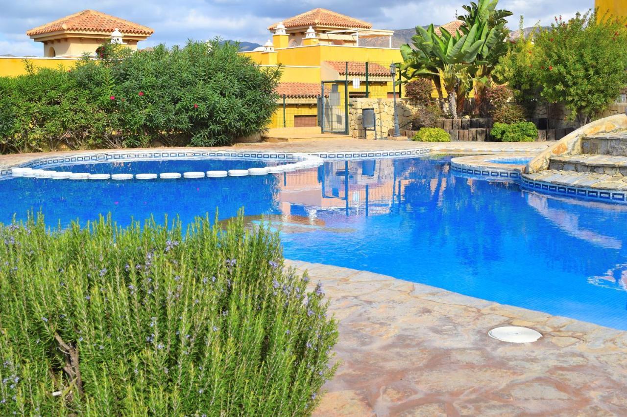 Apartamento con hermoso jardín y AC Isla Plana Exterior foto